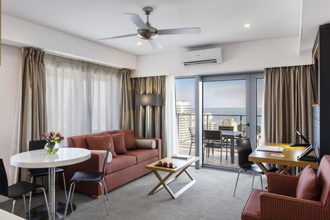 Oaks Darwin Elan Hotel - New Castle Holiday 16