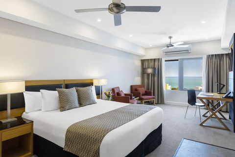 Oaks Darwin Elan Hotel - New Castle Holiday 1
