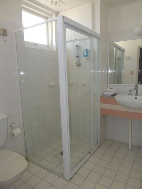 Golden Sands Motor Inn - New Castle Holiday 27
