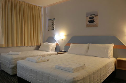 Golden Sands Motor Inn - New Castle Holiday 12