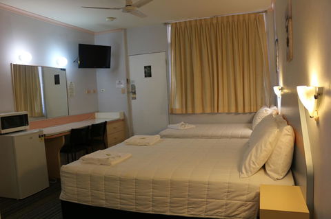 Golden Sands Motor Inn - New Castle Holiday 25