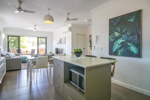 ZEN QUEST - The NOMADS PAD Near Nightcliff Markets & Sunset Foreshore - New Castle Holiday 24