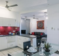 CitySide Apartment - 2 Bedroom with Private Courtyard - New Castle Holiday