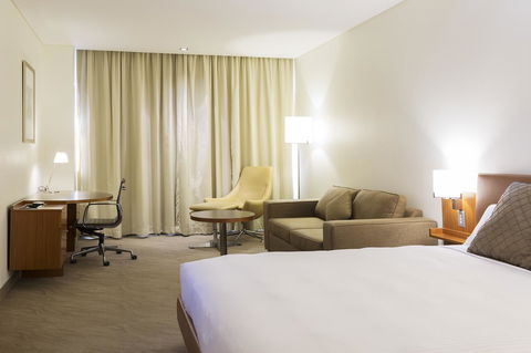 Novotel Canberra - New Castle Holiday 33