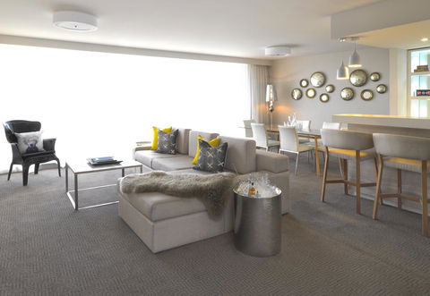 QT Canberra - New Castle Holiday 24