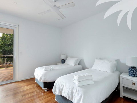 Bombora @ Bluey's Beach - New Castle Holiday 3