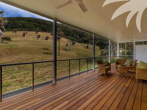 Bombora @ Bluey's Beach - New Castle Holiday 0