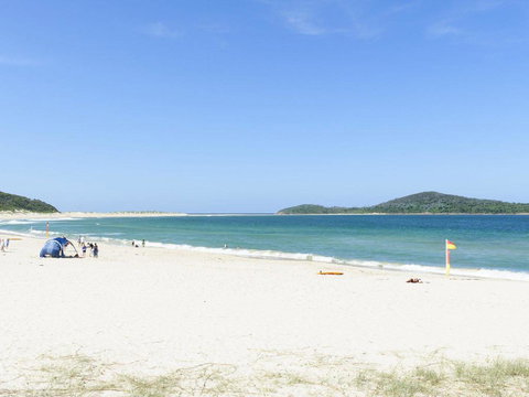 Bombora @ Fingal Bay - New Castle Holiday 1