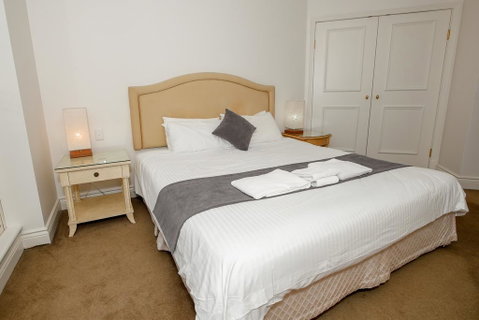 Bond 1603 - New Castle Holiday 3