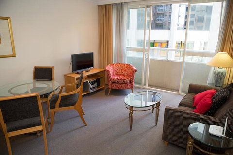 Bond 215 - New Castle Holiday 3