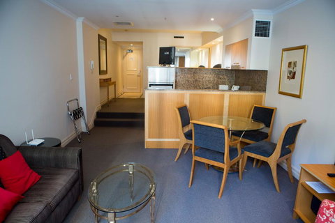 Bond 215 - New Castle Holiday 2