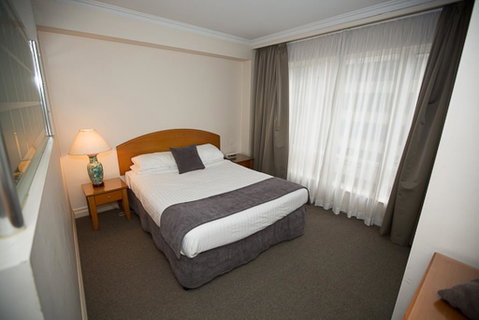 Bond 512 - New Castle Holiday 0