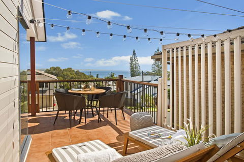 BonniEscape - New Castle Holiday 0