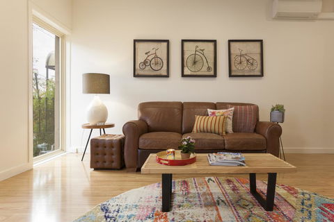 Boutique Stays - Central Park, South Melbourne Townhouse - New Castle Holiday 1