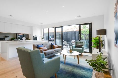 Boutique Stays - Murrumbeena Place 2 - New Castle Holiday 1