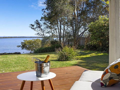 Braeside - Waterfront, Fireplace - New Castle Holiday 0