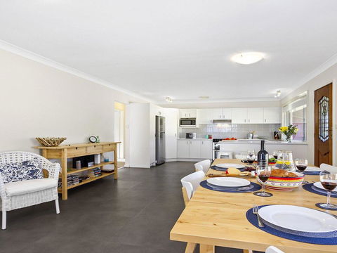 Braeside - Waterfront, Fireplace - New Castle Holiday 3
