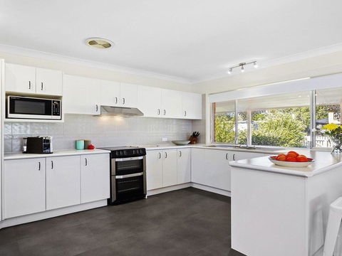 Braeside - Waterfront, Fireplace - New Castle Holiday 2