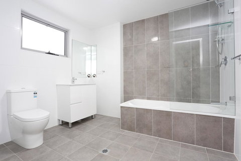 Brand New Family Friendly Apartment For 7 - New Castle Holiday 0