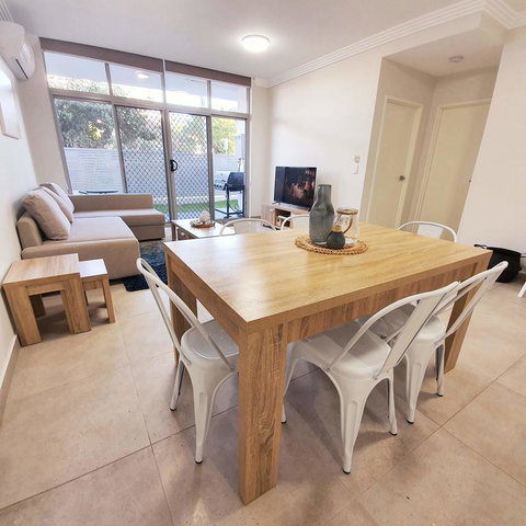 Brand New Family Friendly Apartment For 7 - New Castle Holiday 3