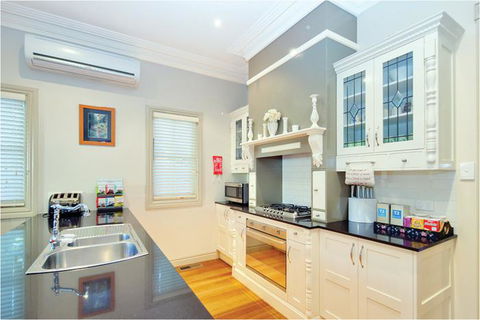 Brantwood Cottage Luxury Accommodation - New Castle Holiday 1