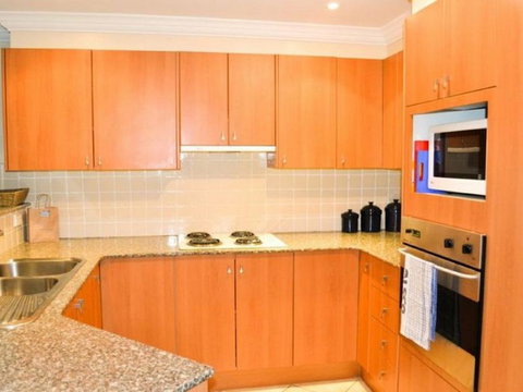 Breakers 1/10 - New Castle Holiday 2