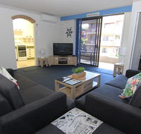 Breakers 10 - Main Beach Location - New Castle Holiday