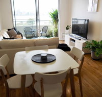 Breathtaking River  City Views Free Parking  WiFi - New Castle Holiday