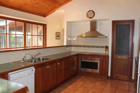 BREEZA ON BOOM - New Castle Holiday 3