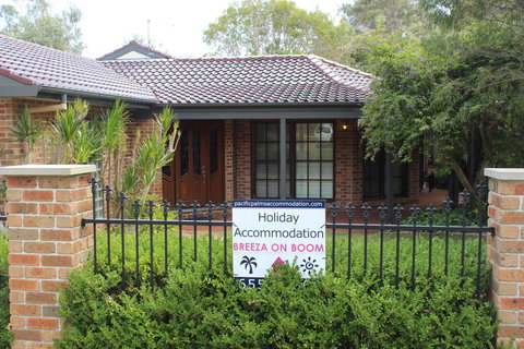 BREEZA ON BOOM - New Castle Holiday 0