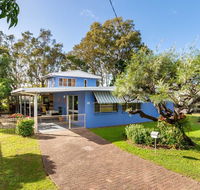 Bribie Beach House Waterfront directly across the road - Solander Esp Banksia Beach - New Castle Holiday