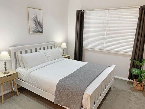 Bright 3-bedroom Apartment - Central Armidale - New Castle Holiday 2