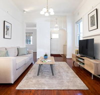 Bright and Elegant Executive 3 Bedroom Family Home - New Castle Holiday