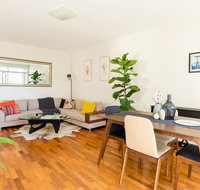 Bright and spacious apartment near Bronte beach - New Castle Holiday