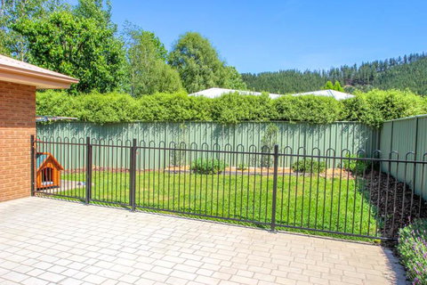 Bright Country Home - New Castle Holiday 1