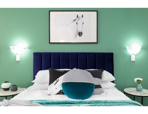 Bright, Modern Studio Steps From The Action - New Castle Holiday 3