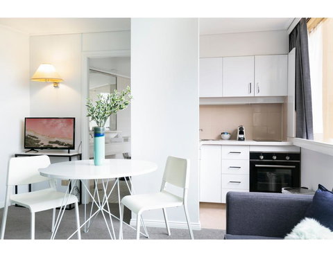 Bright, Modern Studio Steps From The Action - New Castle Holiday 0