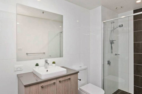 Bright, Modern, Stylish - Top Floor Apt - Woden - New Castle Holiday 3