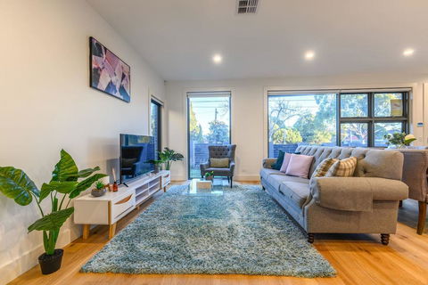 Brighton East 3 Bedroom 3 Bathroom Townhouse - New Castle Holiday 2