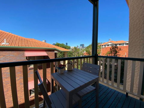 Brisbane City Apartment Atop Victoria Park - New Castle Holiday 1