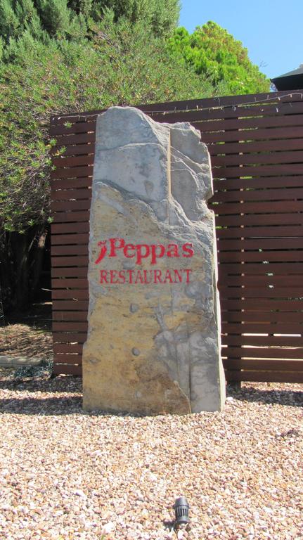 Bristol Hill Motor Inn & Peppa's Licensed Restaurant - New Castle Holiday 3