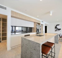 Broadbeach New Luxury Vue 17 Beach Views - New Castle Holiday