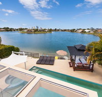 Broadbeach Waterfront Holiday House - New Castle Holiday