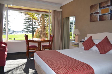 Buffalo Motor Inn - New Castle Holiday 2