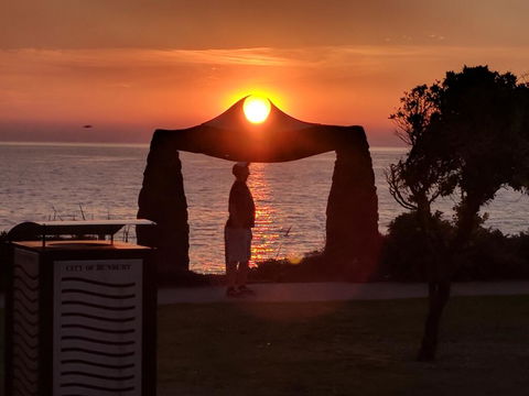 Bunbury's Most Convenient Location - New Castle Holiday 2