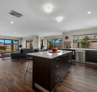 Bundalong on Clarke St - New Castle Holiday