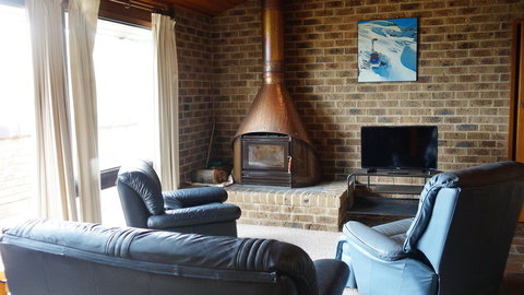 Bundilla 3 - Lake Views From The Balcony - New Castle Holiday 1