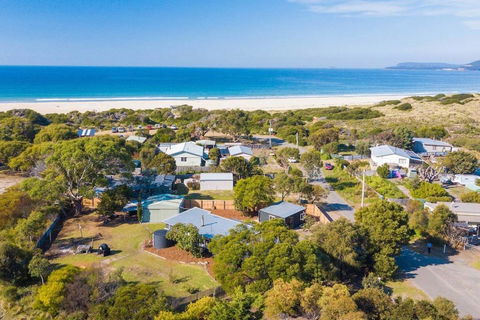 BUNGALOW BEAUTY - Hosted By: L'Abode Accommodation - New Castle Holiday 2