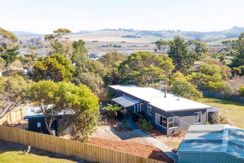 BUNGALOW BEAUTY - Hosted By: L'Abode Accommodation - New Castle Holiday 3