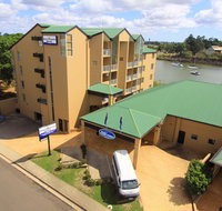 Burnett Riverside Hotel - New Castle Holiday